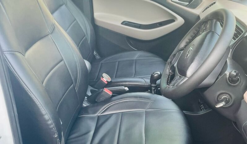 
								Hyundai i20 Sports full									