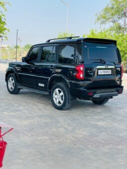 Mahindra Scorpio S11